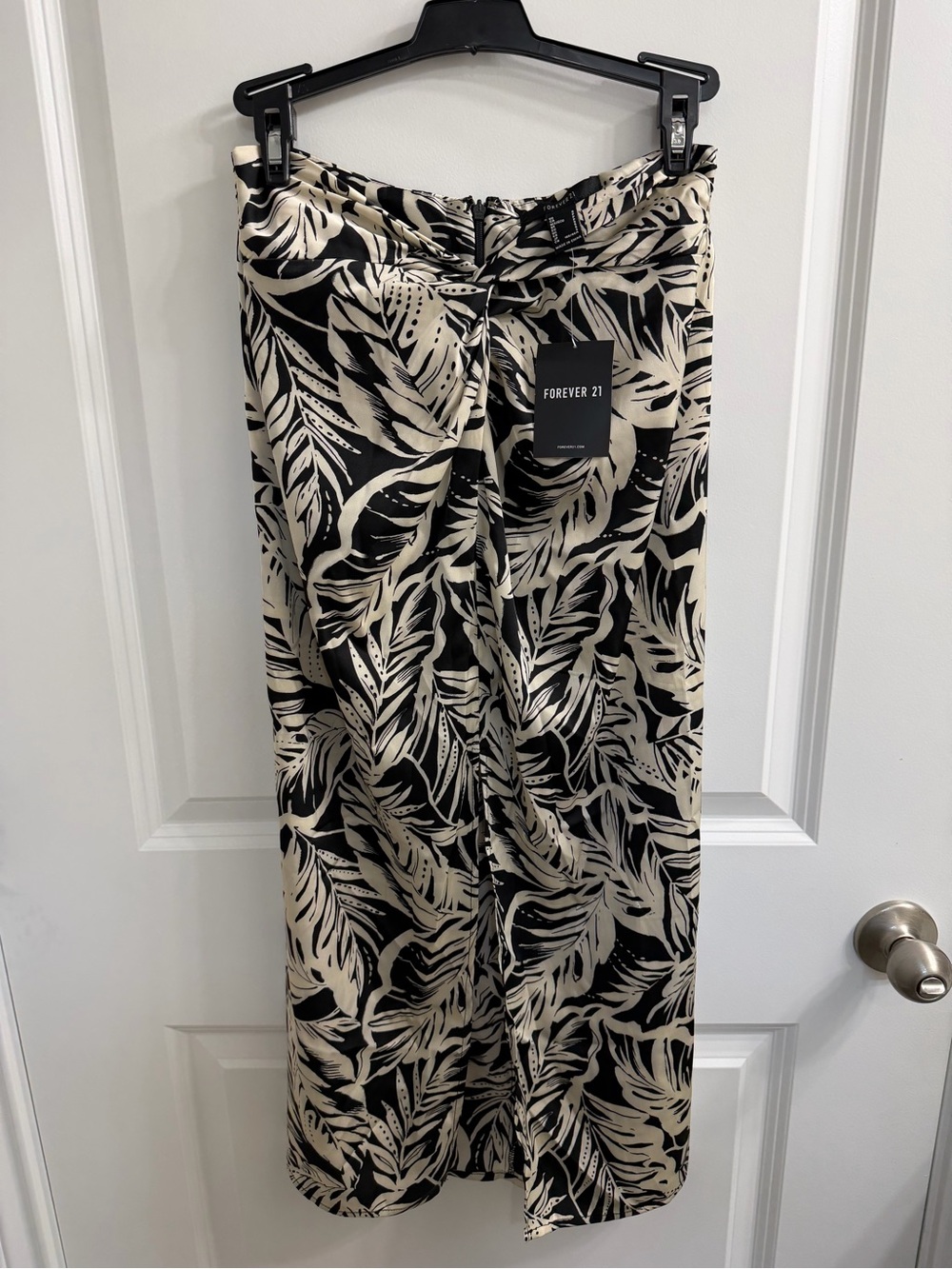Forever 21 Black & Cream Leaf-Print Midi Skirt